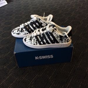Kids little boys CAMO K-Swiss tennis shoe